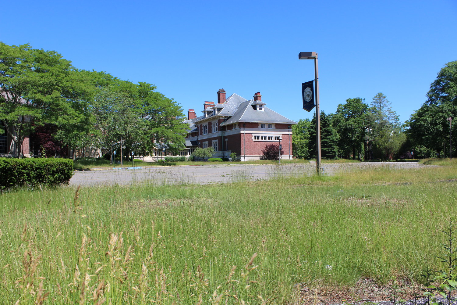 Vanderbilt Mansion, old Dowling College site still left overgrown The